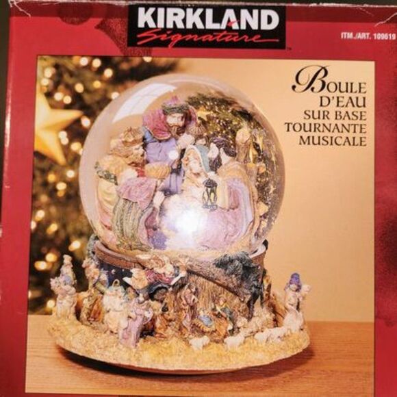 Rotating Water Globe plays "O Holy Night " by Kirkland Home - Picture 1 of 8